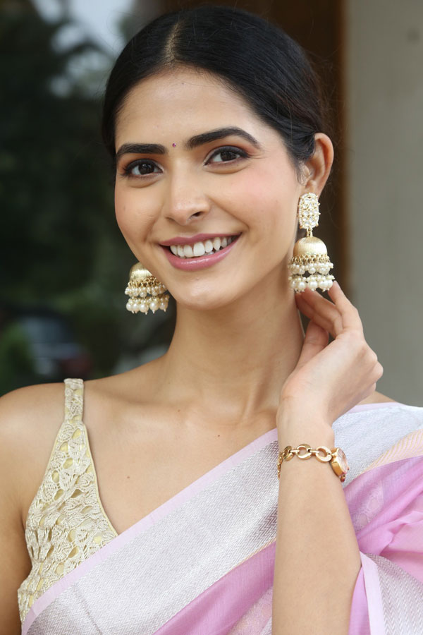 pankhuri-gidwani-stills-4.jpg