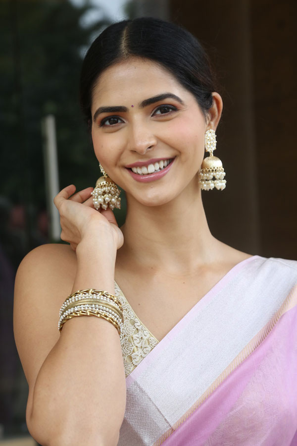 pankhuri-gidwani-stills-7.jpg