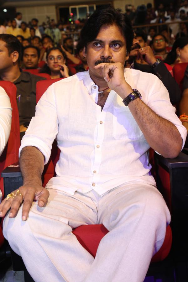 pawan-kalyan-stills-11.jpg