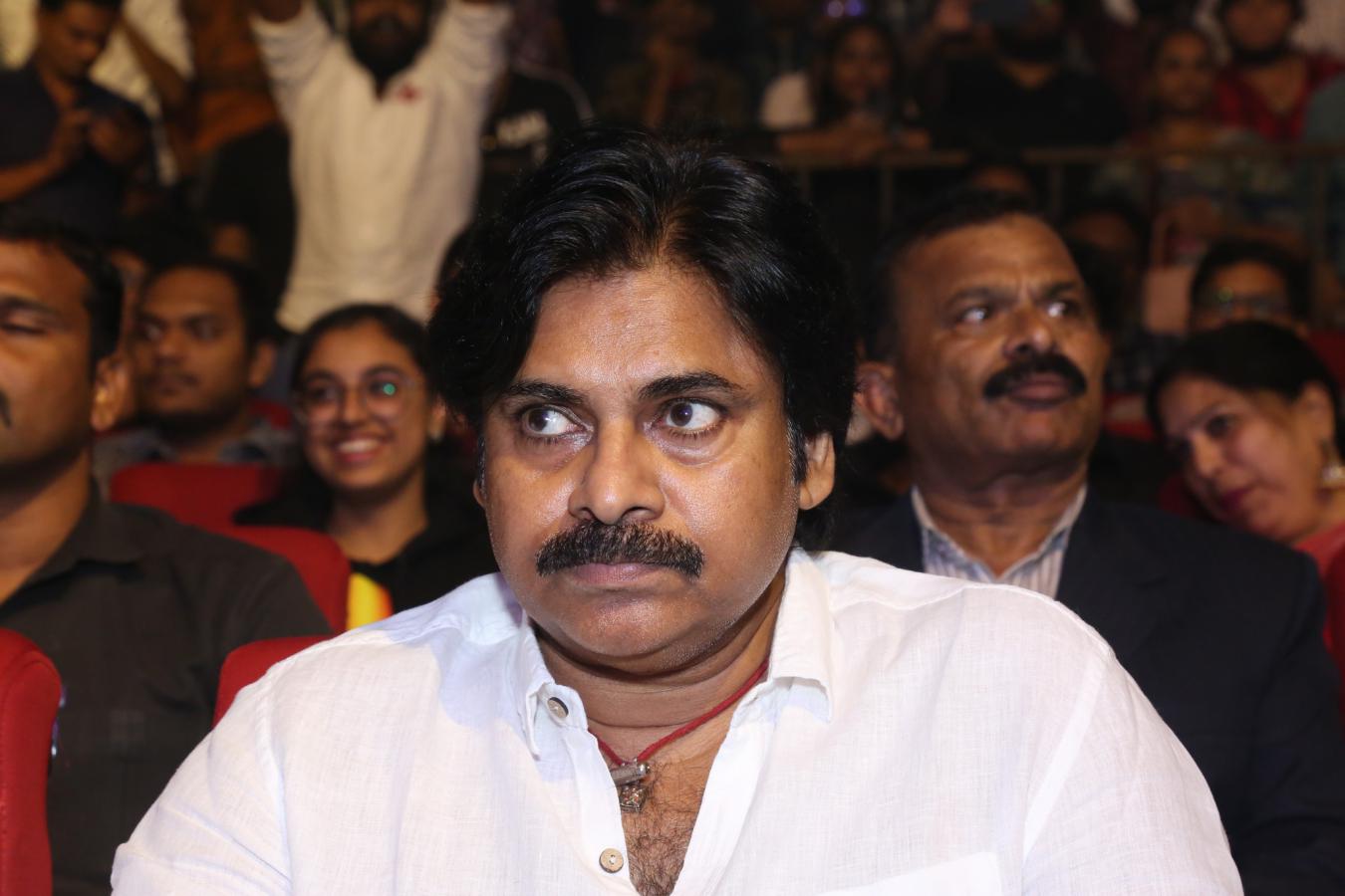pawan-kalyan-stills-5.jpg