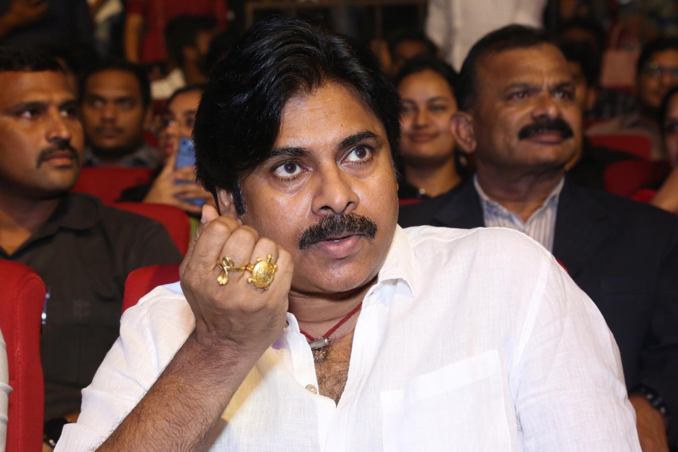 pawan-kalyan-stills-6.jpg