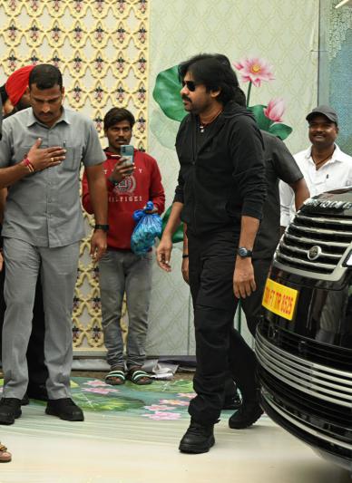 pawan-kalyan-sujeeth-new-movie-launch-10.jpg