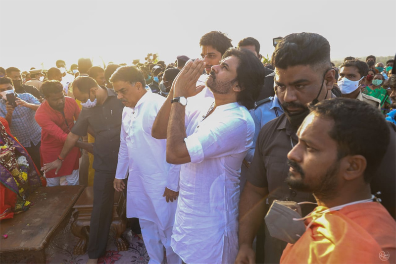 pawan-kalyan-visits-statue-of-equality-2.jpg