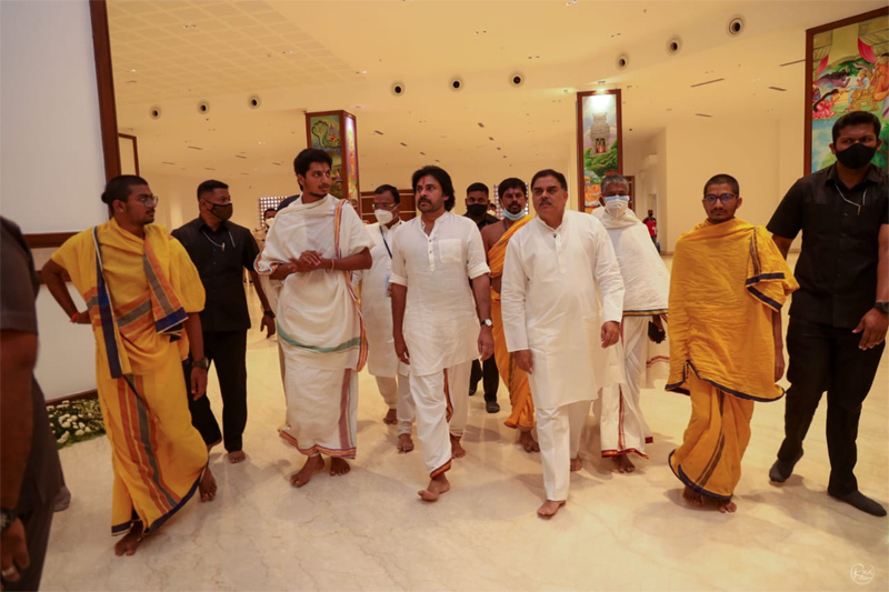 pawan-kalyan-visits-statue-of-equality-3.jpg