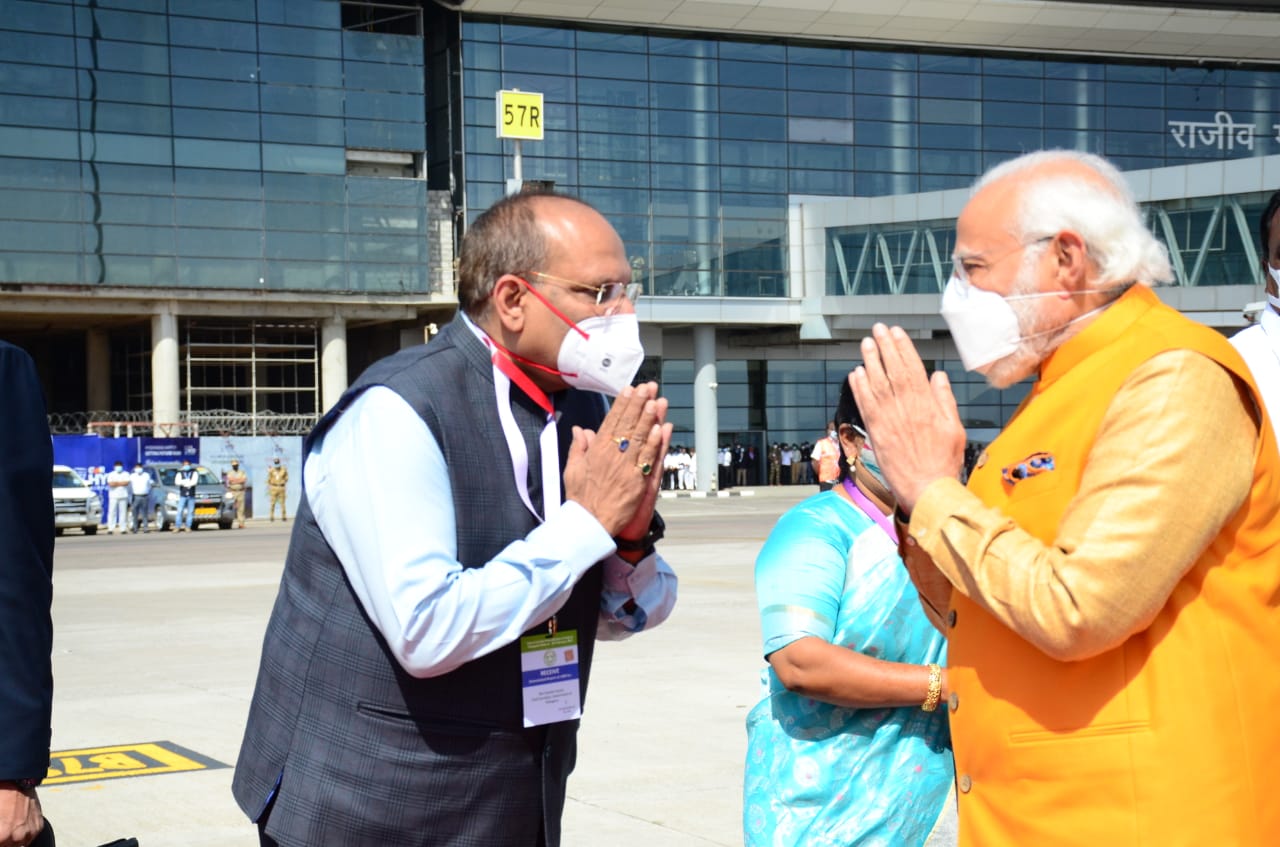 pm-modi-at-shamshabad-airport-4.jpg