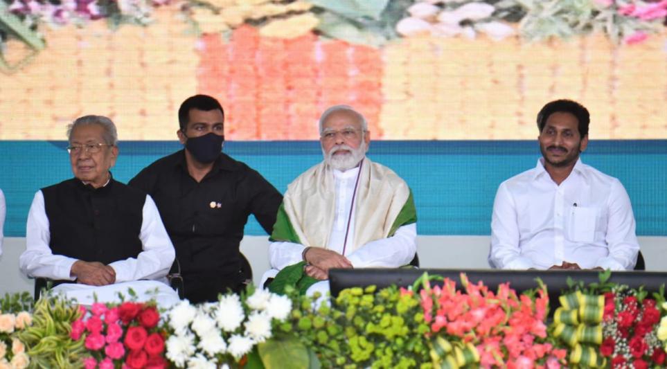 pm-modi-unveils-statue-of-alluri-sitarama-raju-12.jpg