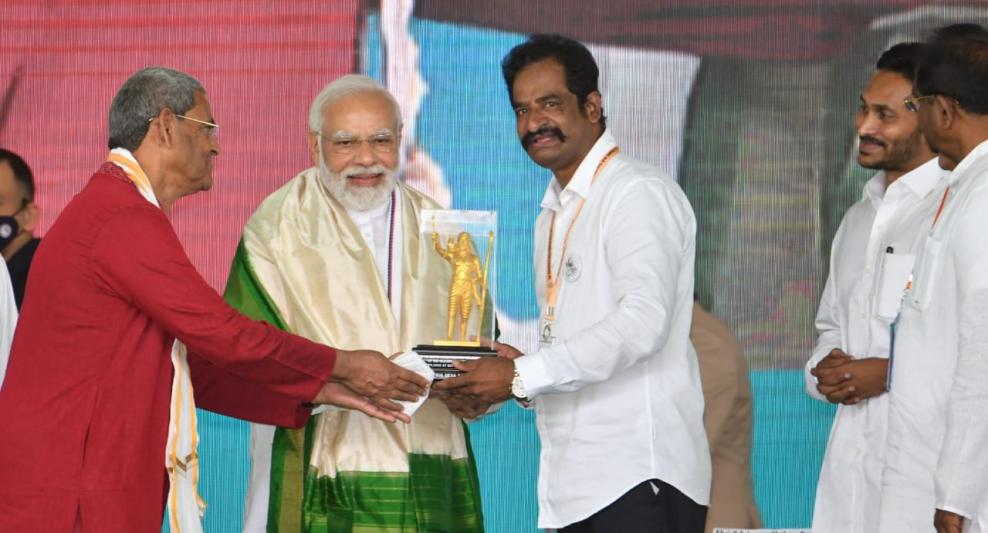 pm-modi-unveils-statue-of-alluri-sitarama-raju-15.jpg