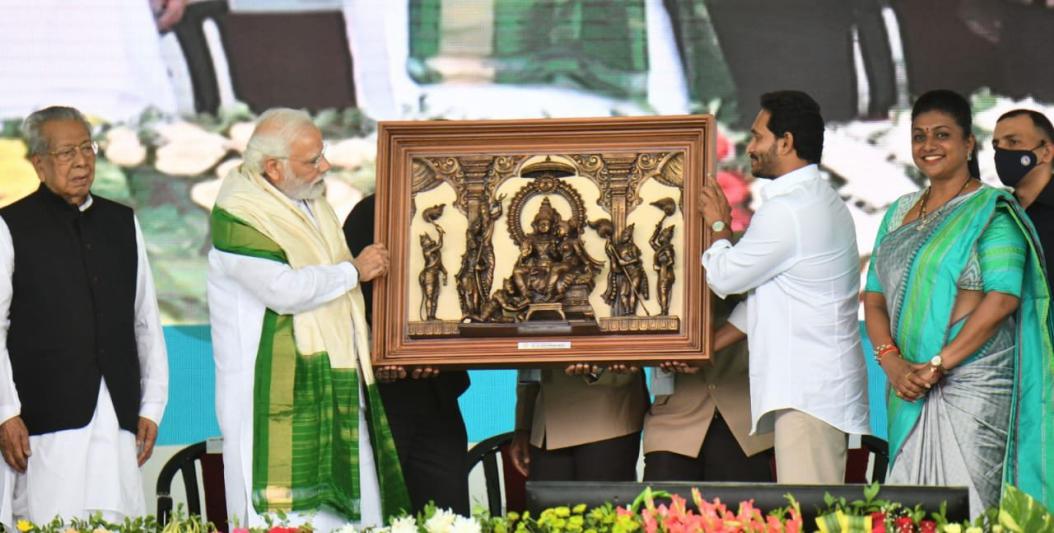 pm-modi-unveils-statue-of-alluri-sitarama-raju-16.jpg