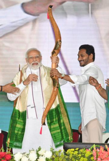 pm-modi-unveils-statue-of-alluri-sitarama-raju-17.jpg