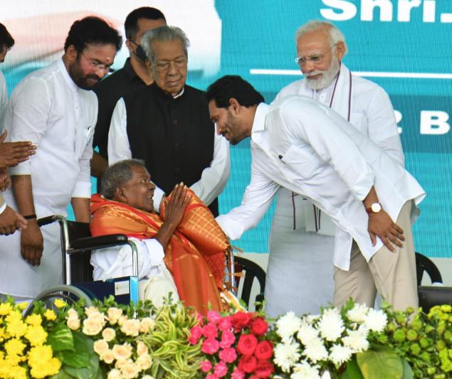 pm-modi-unveils-statue-of-alluri-sitarama-raju-4.jpg