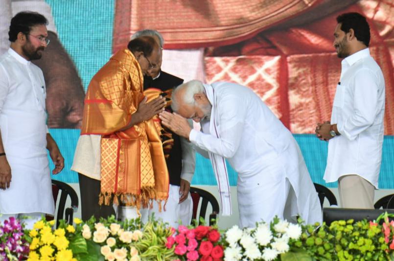 pm-modi-unveils-statue-of-alluri-sitarama-raju-6.jpg