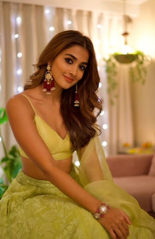 pooja-hegde-diwali-pics-2.jpg