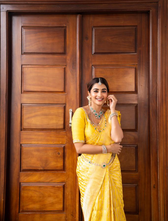 pooja-hegde-latest-photoshoot-10.jpg