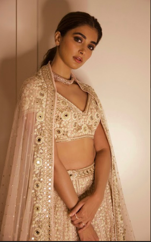 pooja-hegde-latest-stills-2.jpg