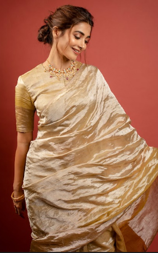 pooja-hegde-latest-stills-4.jpg
