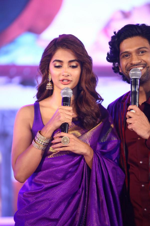 pooja-hegde-stills-13.jpg