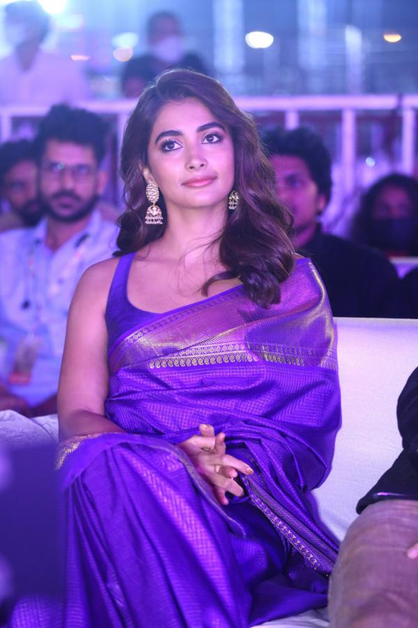 pooja-hegde-stills-17.jpg