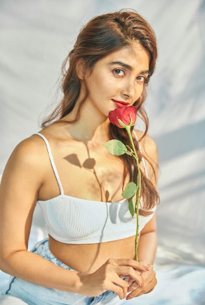 pooja-hegde-stills-2-4.jpg