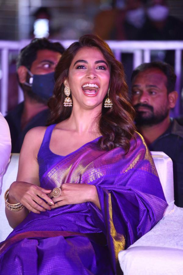 pooja-hegde-stills-2.jpg