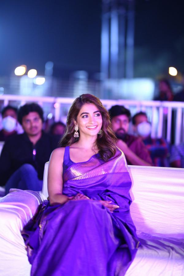 pooja-hegde-stills-20.jpg