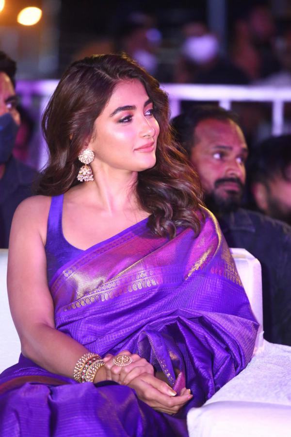 pooja-hegde-stills-4.jpg