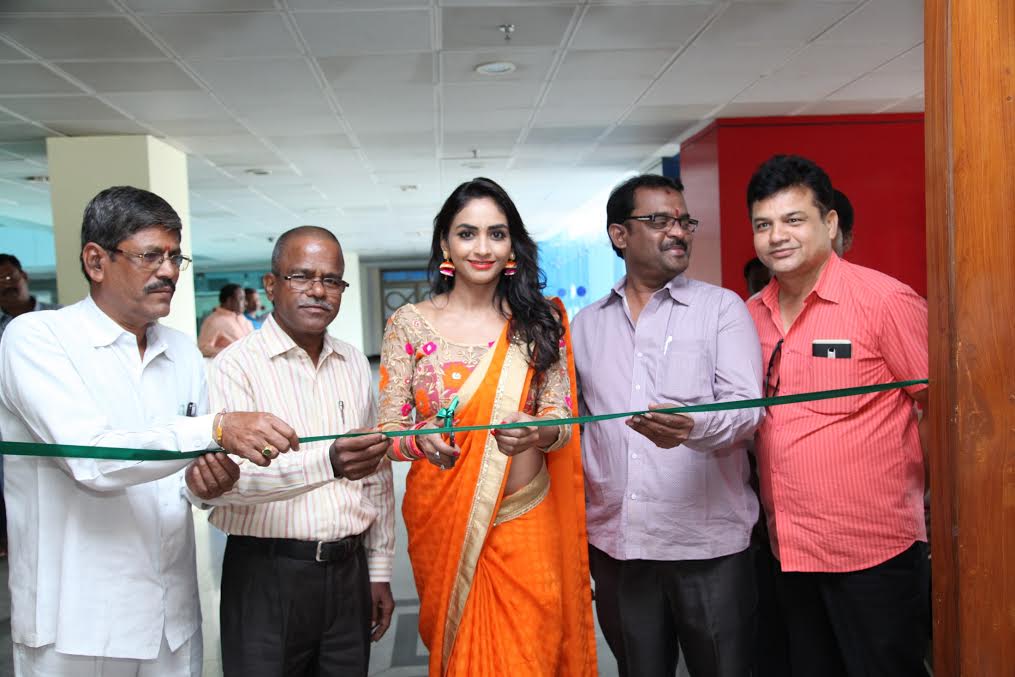 Actress Pooja Sree launches Pochampally IKAT Mela