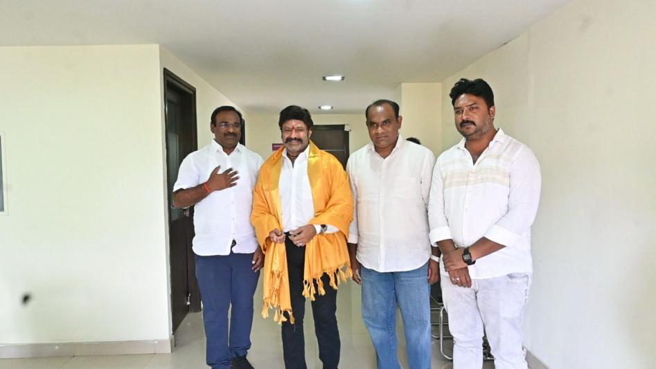 potluri-ravi-donated-wheel-chairs-to-basavatharakam-hospital-3.jpg