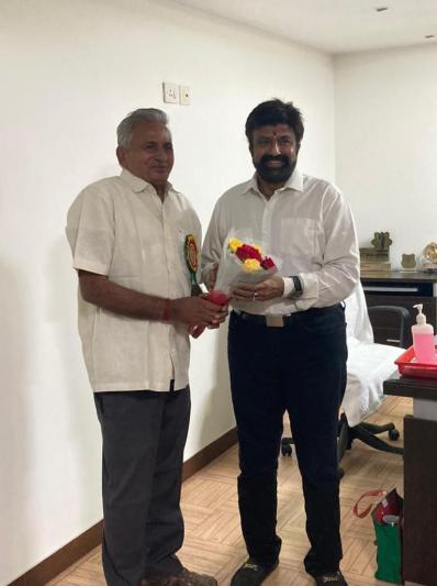 potluri-ravi-donated-wheelchairs-to-basavatharakam-hospital-3.jpg