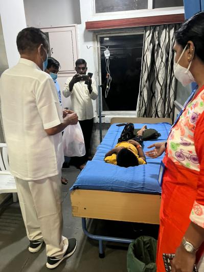 potluri-ravi-donated-wheelchairs-to-basavatharakam-hospital-6.jpg