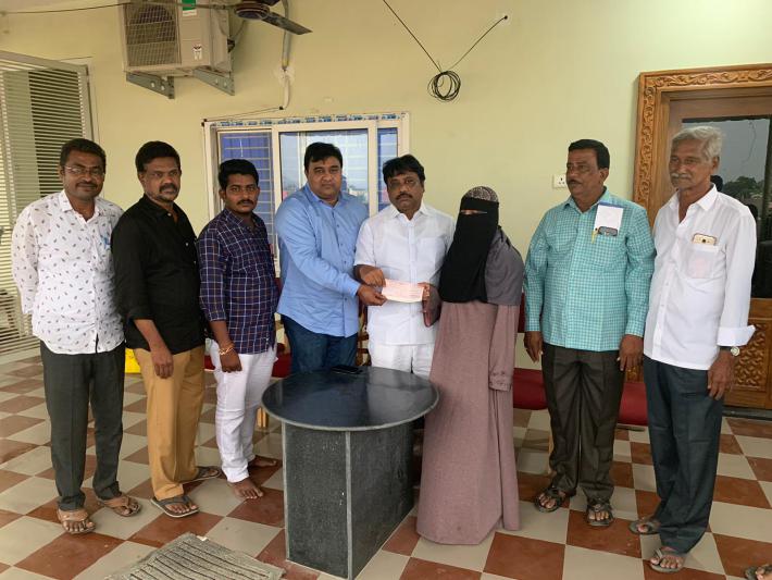 potluri-ravi-financial-help-to-the-students-1.jpg