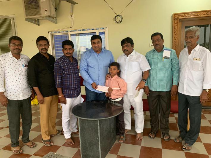 potluri-ravi-financial-help-to-the-students-2.jpg