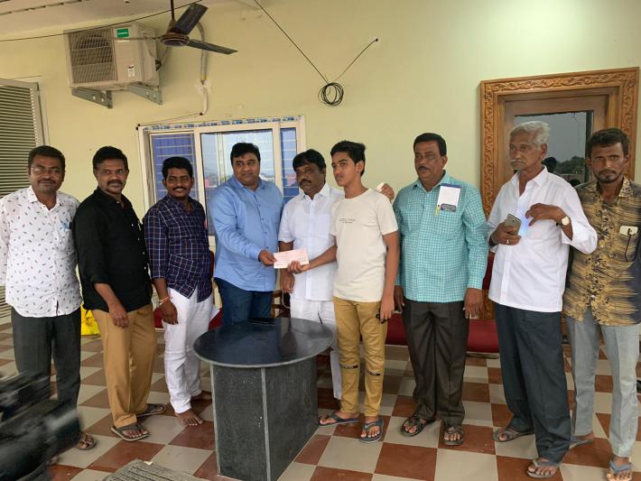 potluri-ravi-financial-help-to-the-students-5.jpg