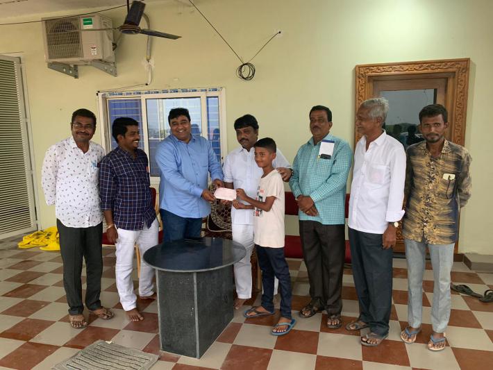 potluri-ravi-financial-help-to-the-students-6.jpg