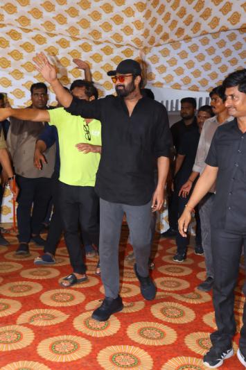 prabhas-and-krishnam-raju-family-at-mogalthuru-16.jpg