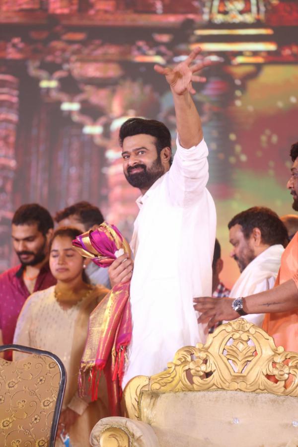 prabhas-stills-3-15.jpg