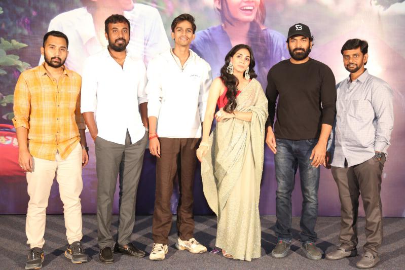 prabhutva-jr-kalasala-movie-first-look-launch-11.jpg