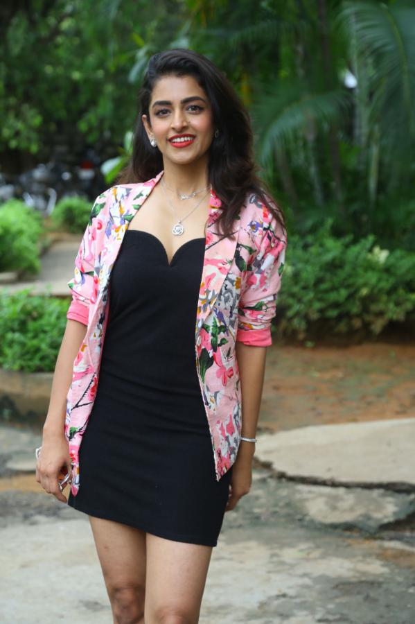 prachi-thaker-stills-16.jpg