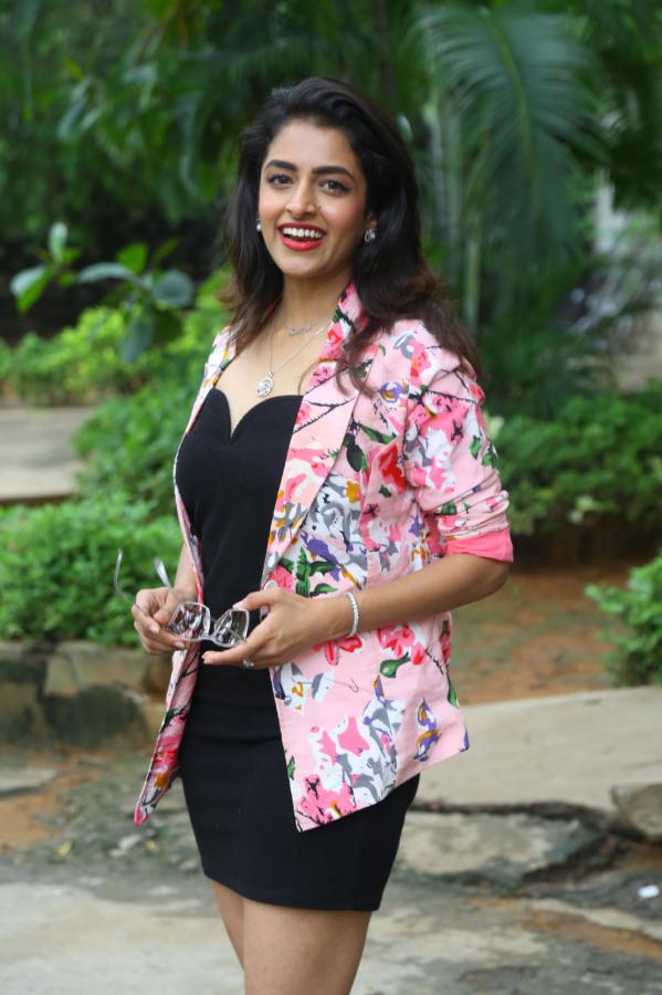 prachi-thaker-stills-5.jpg
