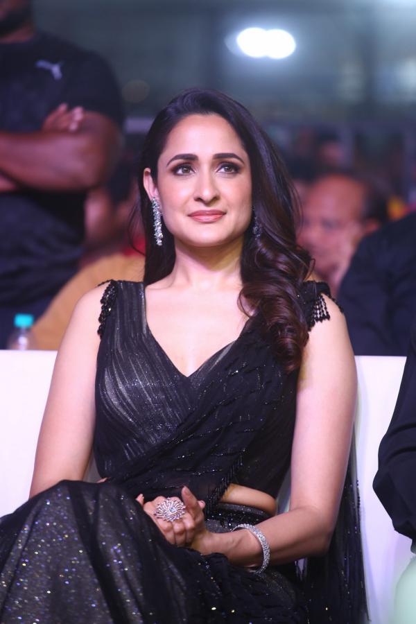 pragya-jaiswal-stills-2-11.jpg