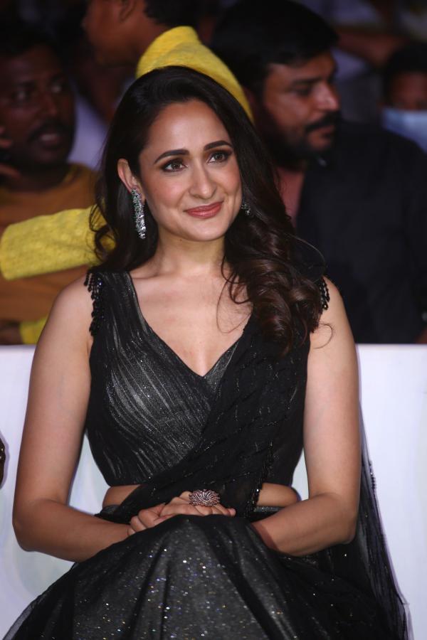 pragya-jaiswal-stills-2-2.jpg