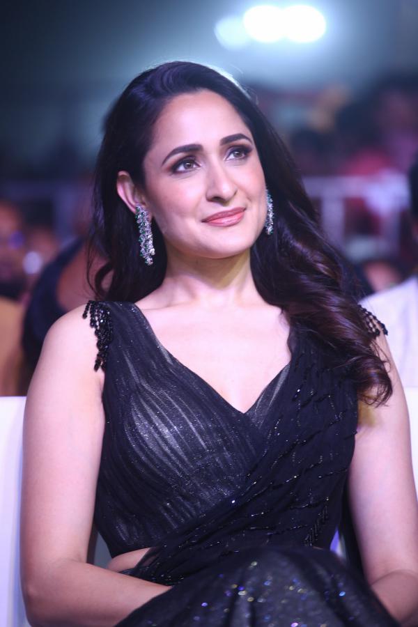 pragya-jaiswal-stills-2-5.jpg