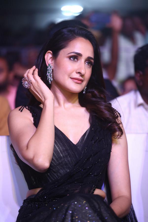 pragya-jaiswal-stills-2-6.jpg