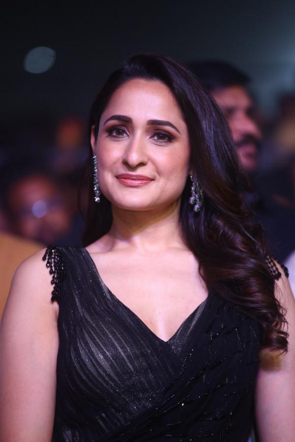 pragya-jaiswal-stills-2-7.jpg