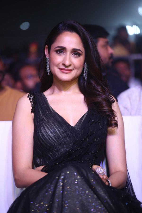 pragya-jaiswal-stills-2-8.jpg