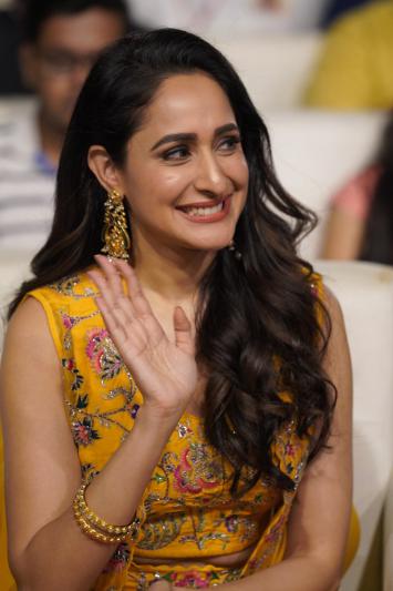 pragya-jaiswal-stills-2.jpg