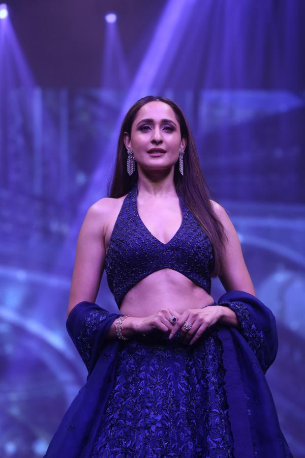 pragya-jaiswal-stills-3-7.jpg