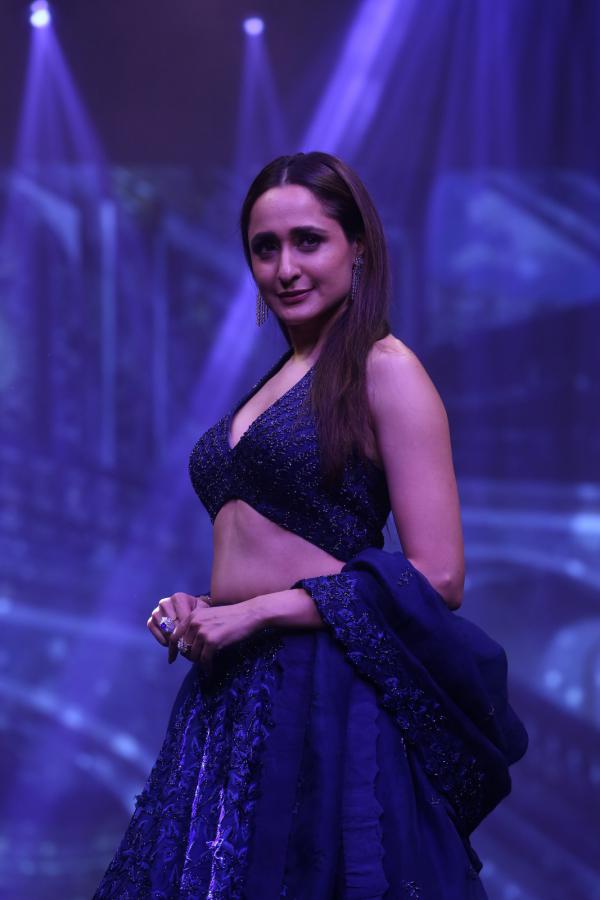 pragya-jaiswal-stills-3-8.jpg
