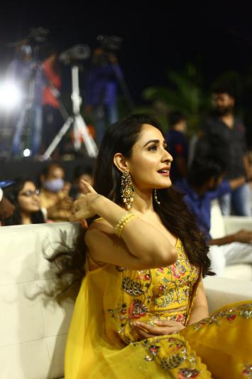 pragya-jaiswal-stills-4.jpg