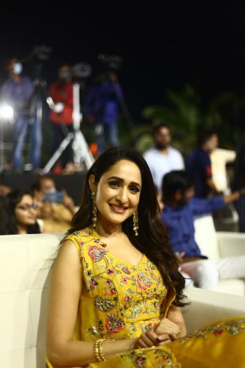 pragya-jaiswal-stills-5.jpg