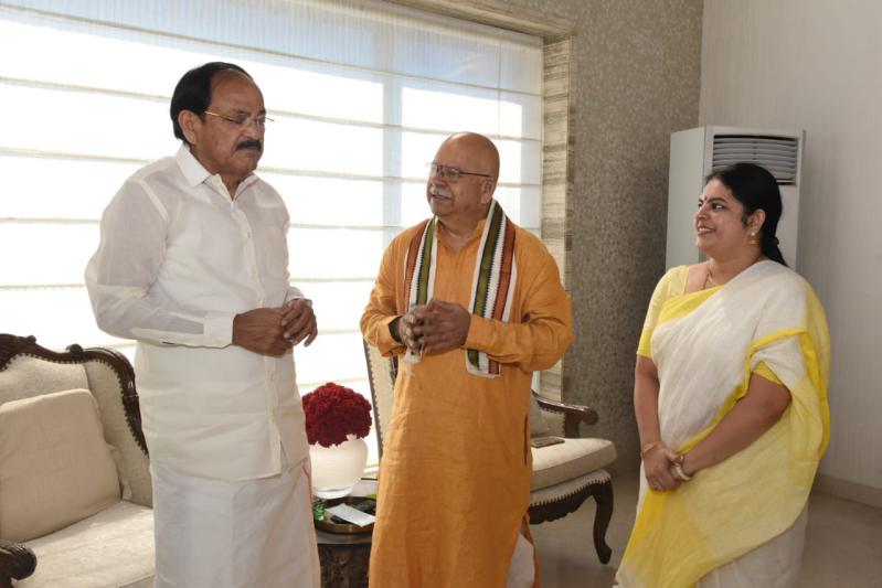 presenting-my-telugu-panchakavya-books-to-vice-president-4.jpg